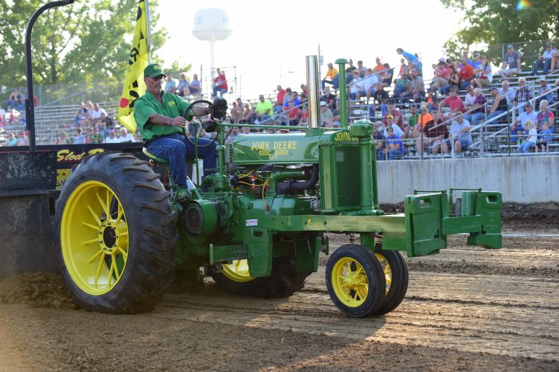5500 ANTIQUE TRACTORS