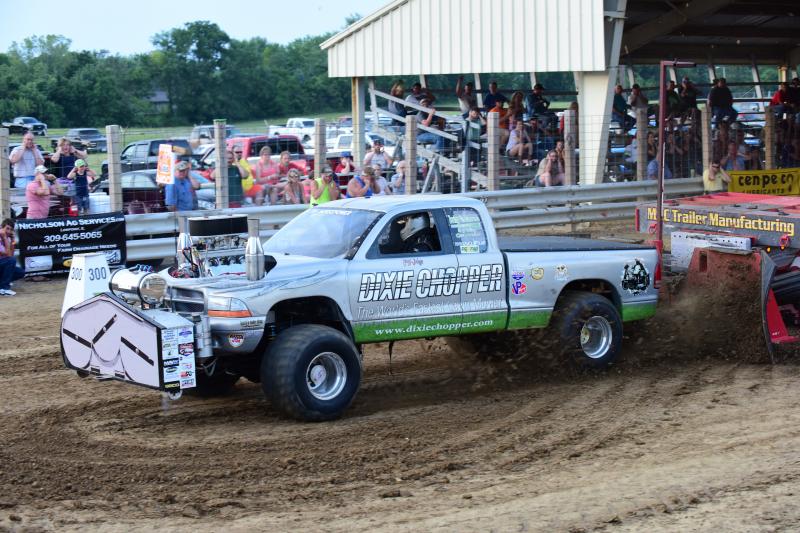 6200 FOUR WHEEL DRIVE TRUCKS